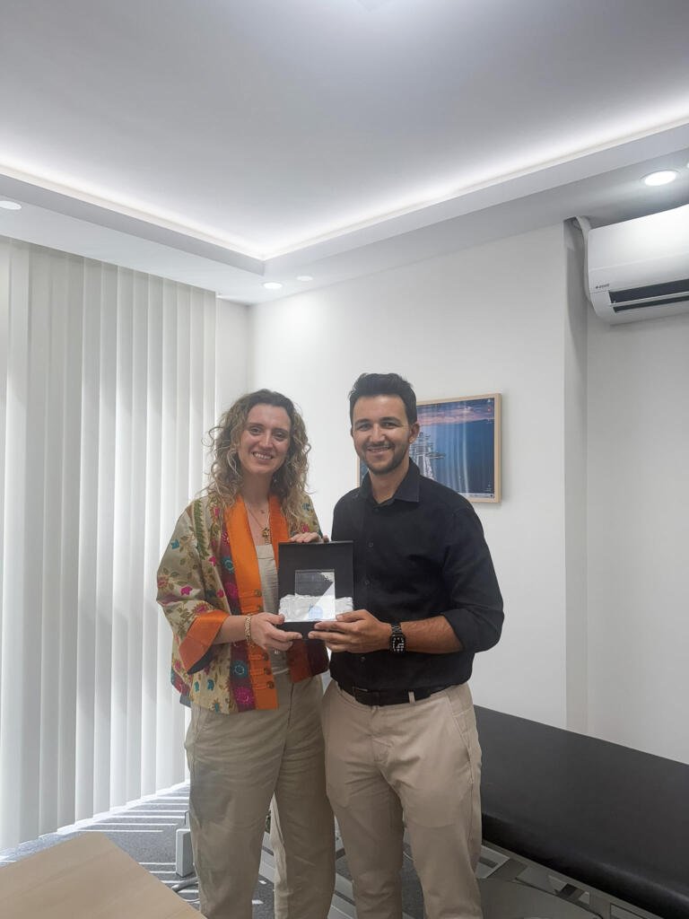 fizyoterapist şule okur dündar meslektaşlarına eğitim veriyor